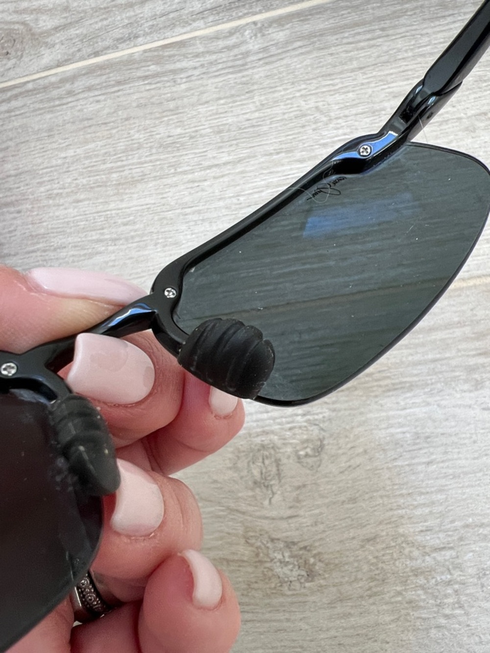 Maui Jim Sport Sunglasses with Brown Hard Case - Picture 7 of 8